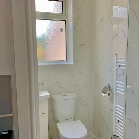 London Studio Apartments, Private Bathroom, Kitchenette, Parking, Np2 Exterior foto
