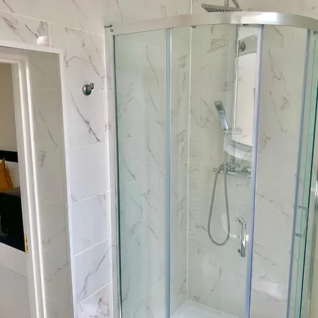 London Studio Apartments, Private Bathroom, Kitchenette, Parking, Np2 Exterior foto