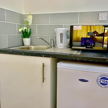 London Studio Apartments, Private Bathroom, Kitchenette, Parking, Np2 Exterior foto