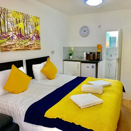 London Studio Apartments, Private Bathroom, Kitchenette, Parking, Np2 Exterior foto