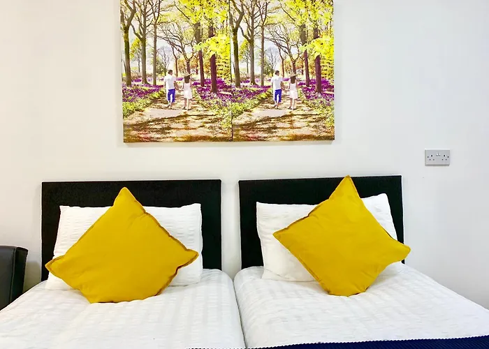 London Studio Apartments, Private Bathroom, Kitchenette, Parking, Np2
